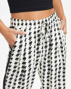SEE -001 All The Buzz Pocketed Houndstooth Pants - FINAL SALE 12 SEE -001 All The Buzz Pocketed Houndstooth Pants - FINAL SALE -clothes Sales All The Buzz Pocketed Houndstooth Pants 3516