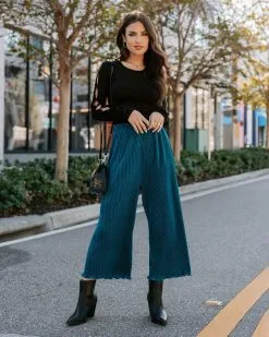 Villanueva Plisse Cropped Pants - Teal - FINAL SALE -clothes Sales EM4A3348 56223d05 4ab9 441a afaf 4b4f4e206b73