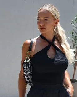 Always So Cute Knot Halter Top - Black -clothes Sales Facetune 24 05 2023 20 49 40