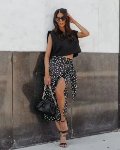 DELU-001 Nastia Cotton Cropped Tee - Black 11 DELU-001 Nastia Cotton Cropped Tee - Black -clothes Sales MastiaCottonCroppedTeeBlack4