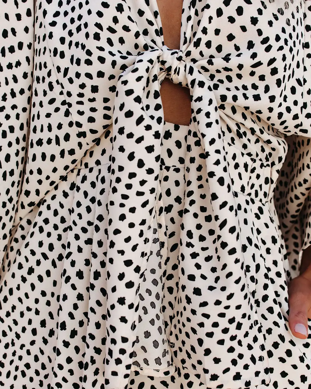 Well Behaved Printed Pocketed Tie Romper - FINAL SALE 4 Well Behaved Printed Pocketed Tie Romper - FINAL SALE - Image 4