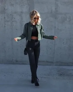 Jane Crop Lightweight Jacket - Olive - FINAL SALE 8 Jane Crop Lightweight Jacket - Olive - FINAL SALE -clothes Sales Facetune 22 12 2022 10 36 26